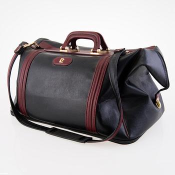 PIERRE CARDIN Vintage Black and burgundy Leather Travel Bag.