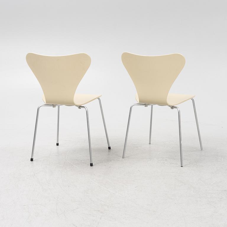 Arne Jacobsen, stolar 6 st, "Sjuan", Fritz Hansen, daterade 2002.