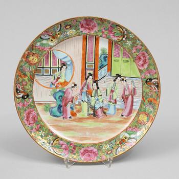 A set of three porcelain plates and a side plate, China, Canton, 19th century.