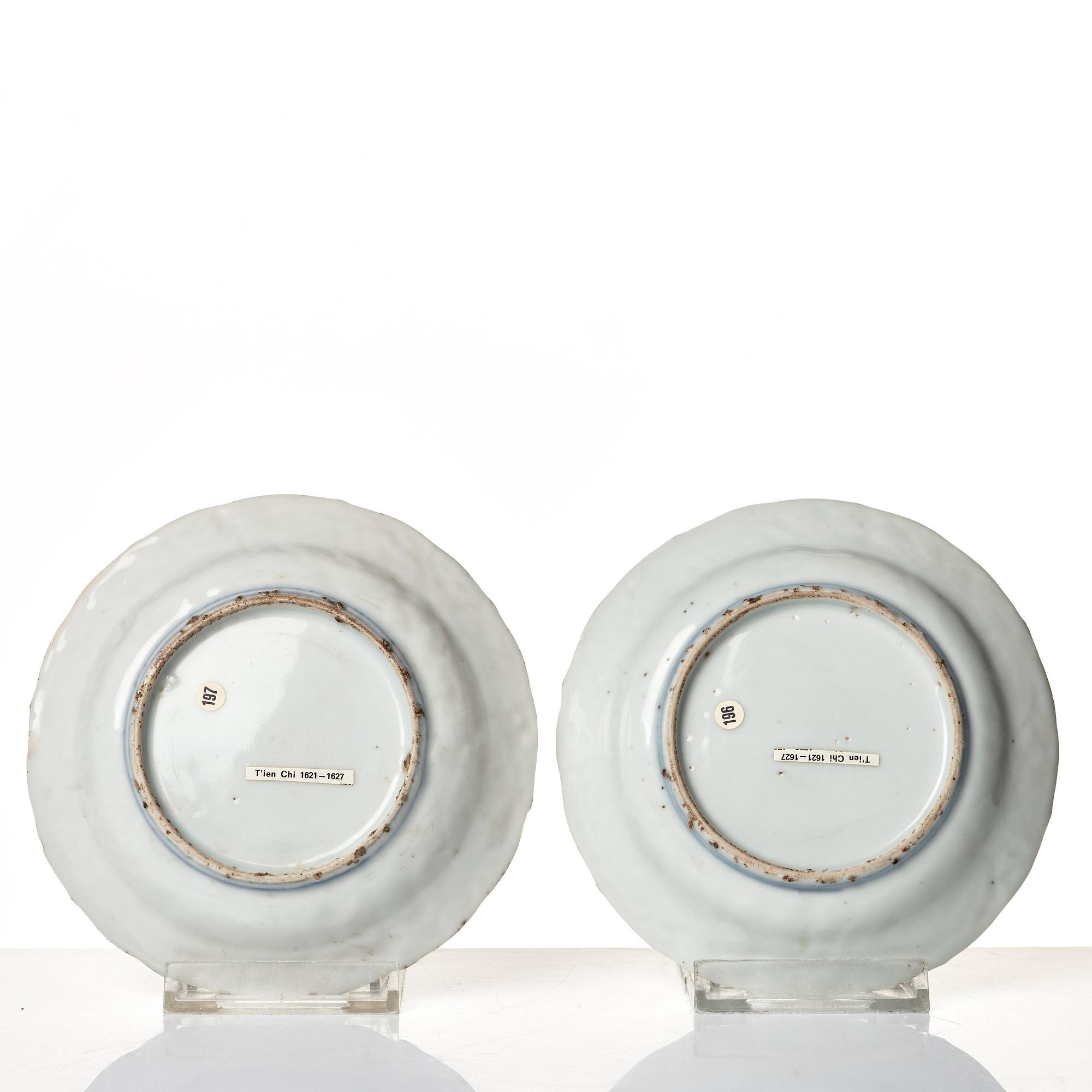 A pair of blue and white dishes, Ming dynasty, Wanli (1572-1620).