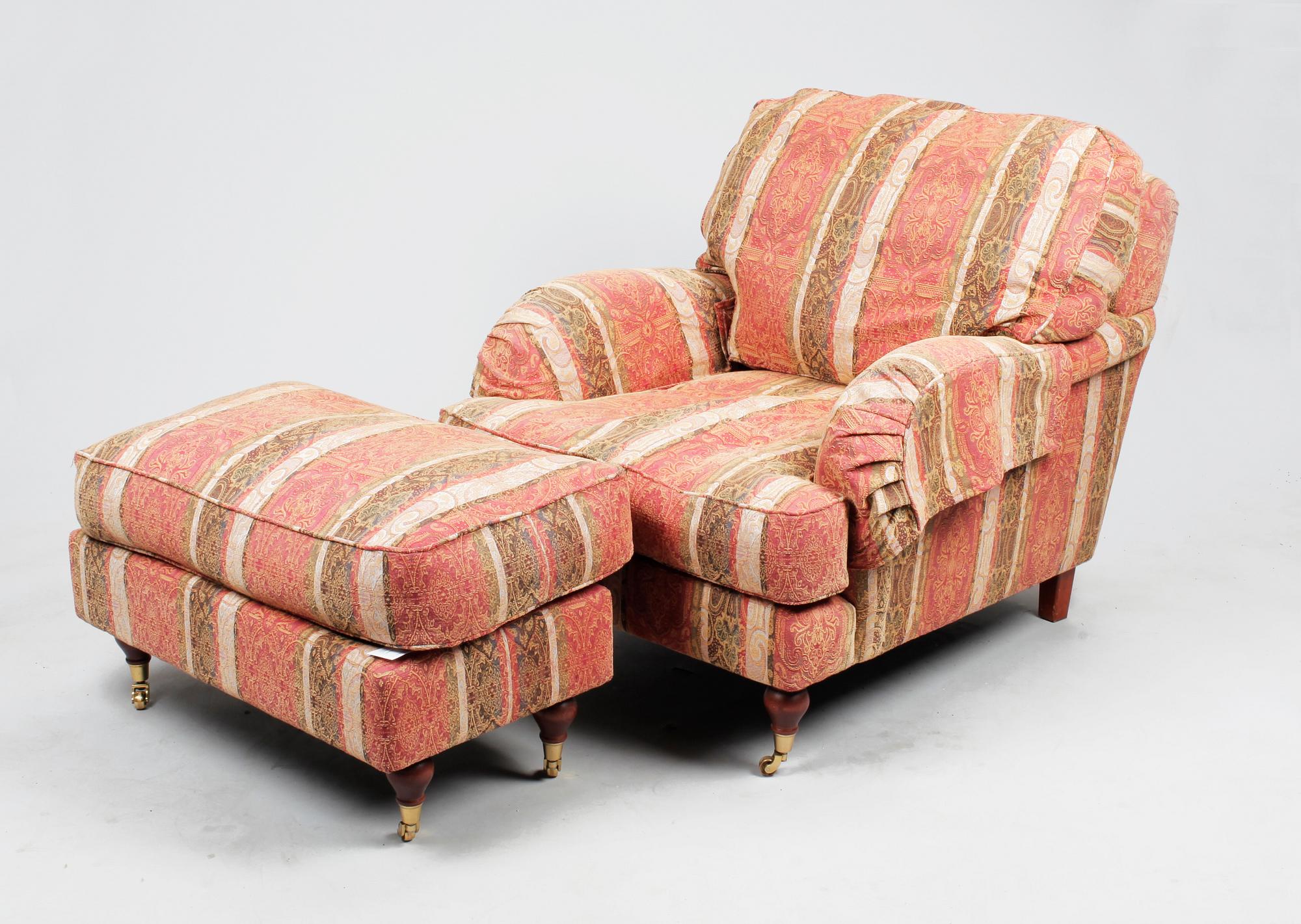 FÅTÖLJ MED FOTPALL, Howard-typ. 1900-talets slut.