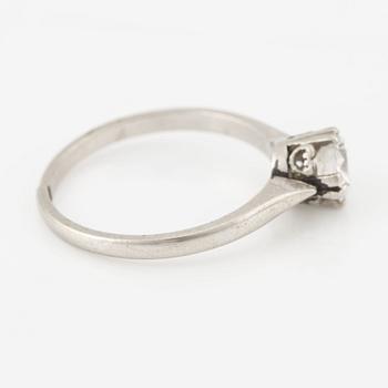 Ring, platinum with brilliant-cut diamond.