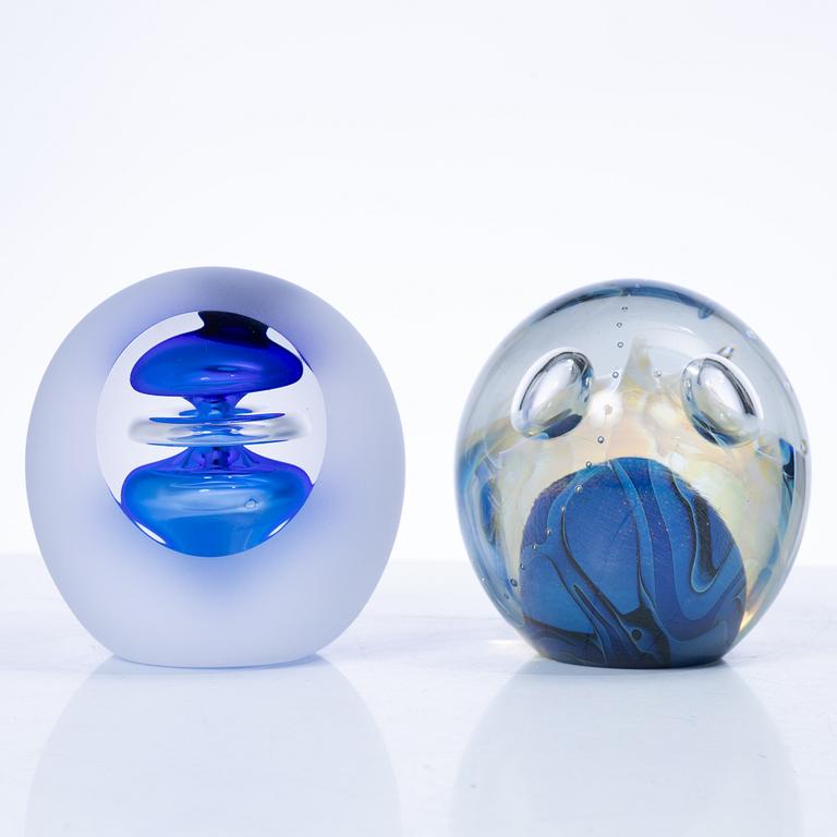 Six glass paperweights, including Robert Eickholt, USA, 1985, & Caithness of Scotland.