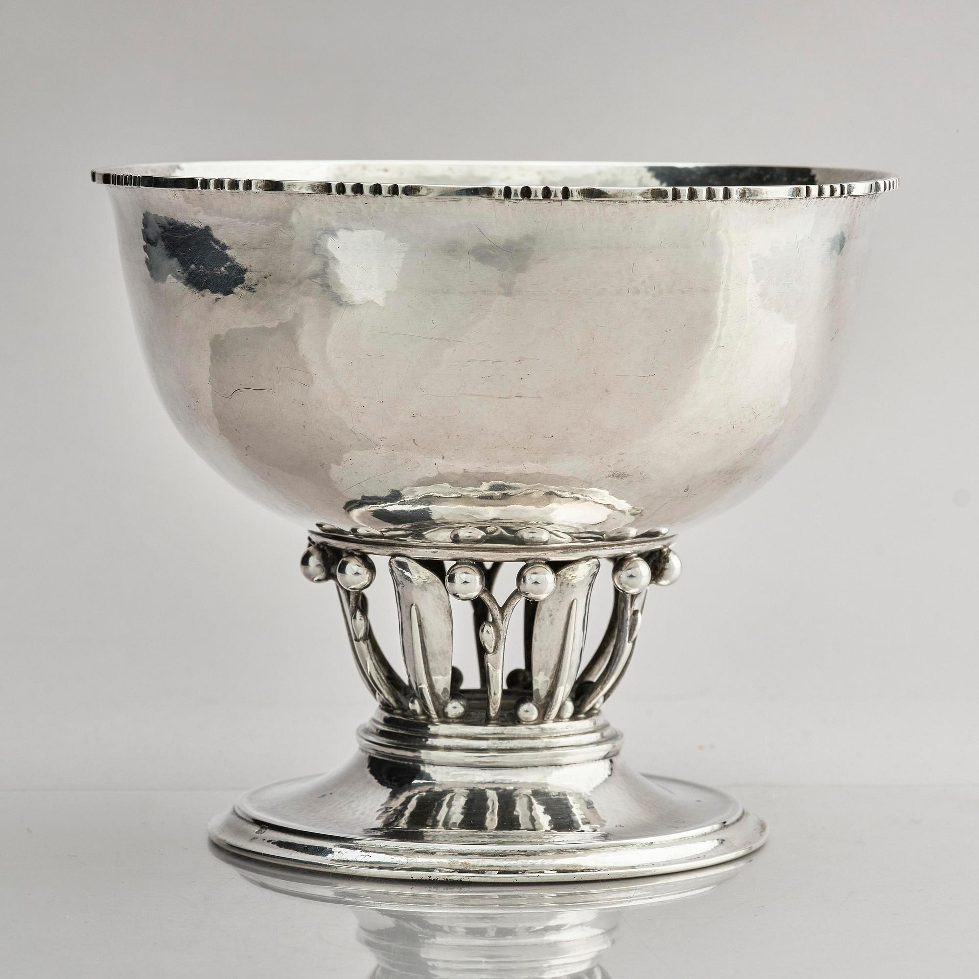 Georg Jensen, skål på fot, Köpenhamn ca 1919-21, modell 19, svenska importstämplar GABF.
