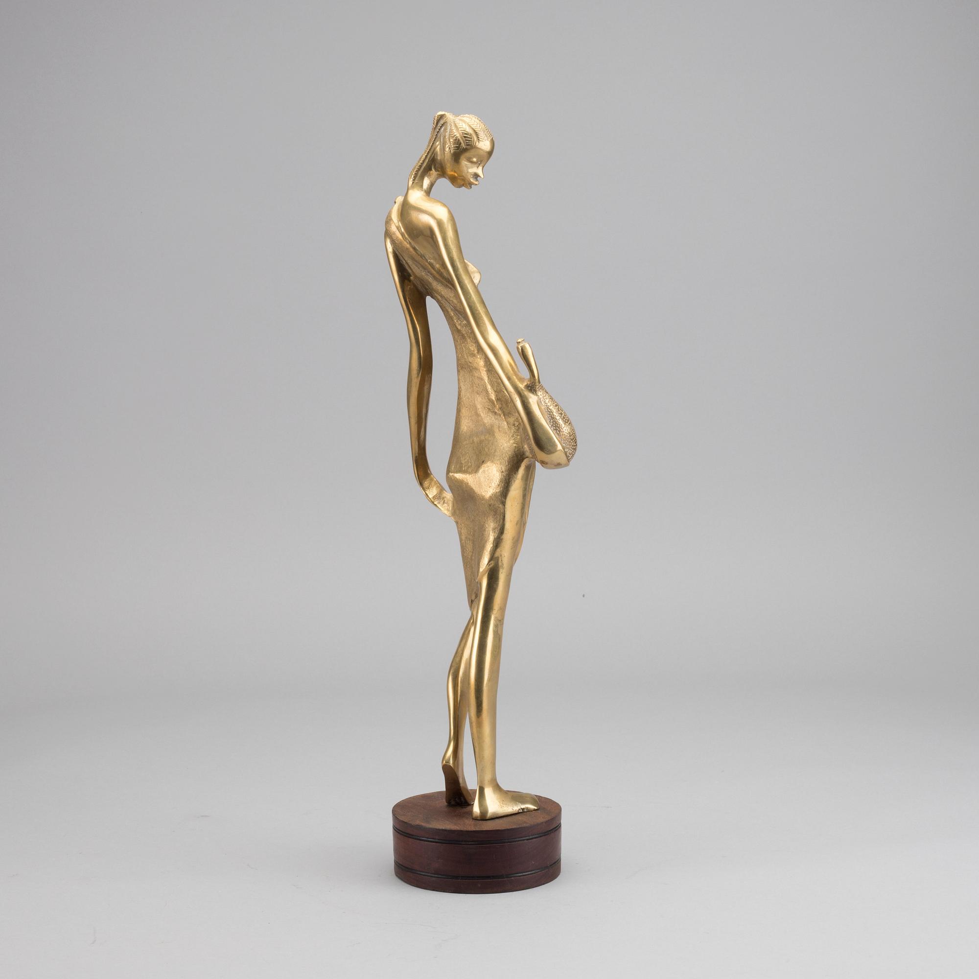 DEKORATIV SKULPTUR, mässing. 1900-talets andra hälft.