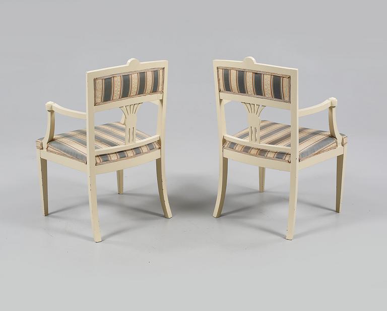 KARMSTOLAR, ett par, 1900-talets första hälft.