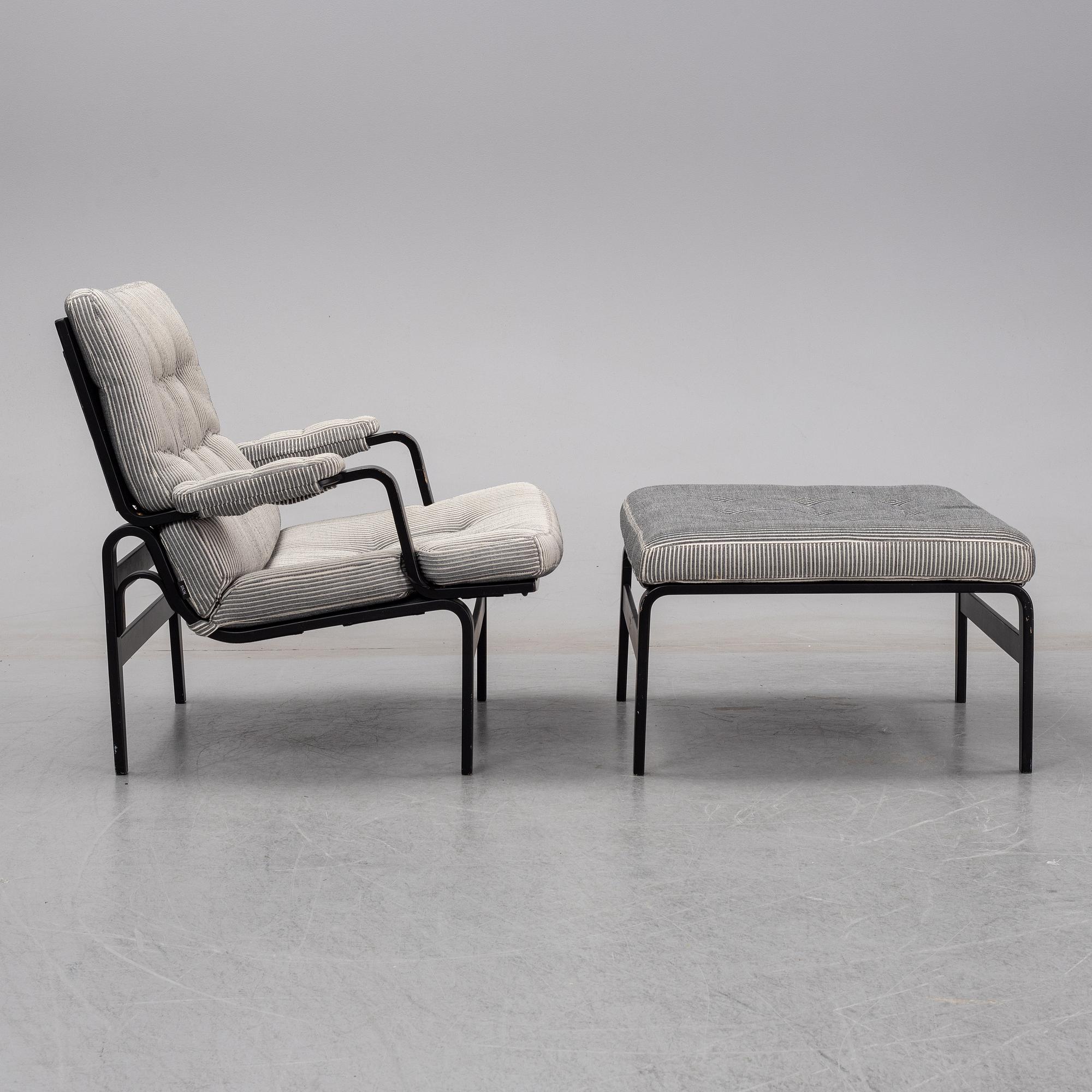 Bruno Mathsson, fåtölj med fotpall, "Ingrid", DUX. Jubileumsutgåva 2007. Plakettmärkta.