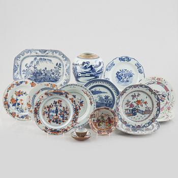 A mixed lot of Chinese Export porcelain, Qing dynasty, 18/19th century.