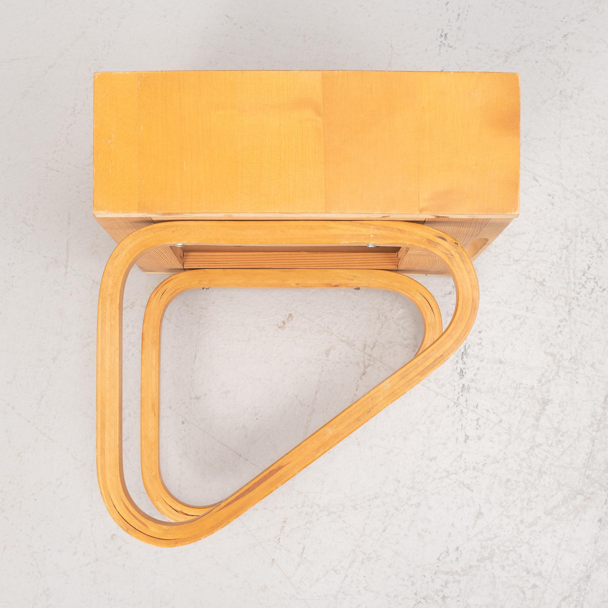 Alvar Aalto, a model 114 console/shelf, O.Y. Huonekalu- ja Rakennustyötehdas A.B. Finland, mid 20th century.