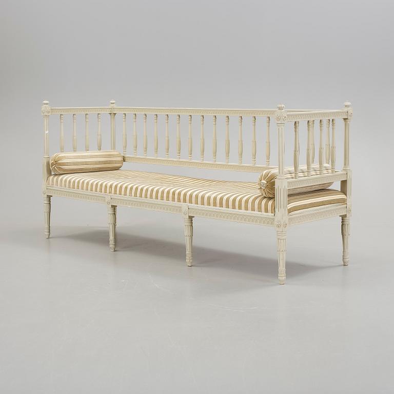 SALONGSGRUPP, 3 delar, Gustaviansk stil, 1900-talets andra hälft.