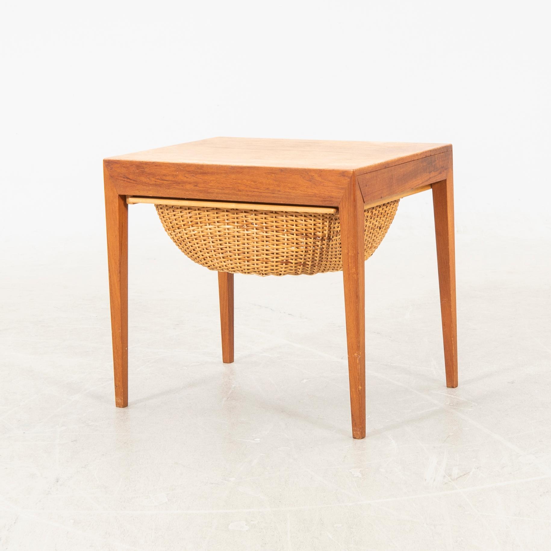 Severin Hansen, sybord Haslev Møbelsnedkeri, Danmark. 1950/60-tal.