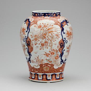 URNA, porslin, Japan, omkring 1900.
