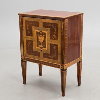 A GERMAN/DANISH CHEST OF DRAWERS, late 18th century.