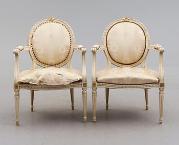 KARMSTOLAR, 1 par, gustaviansk stil, 1900-talets första hälft.