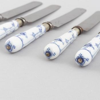 A set of seven 'Musselmalet'/'Blue fluted' Dinner knives, Raadvad's Fabrikker / Royal Copenhagen, early 20th century.