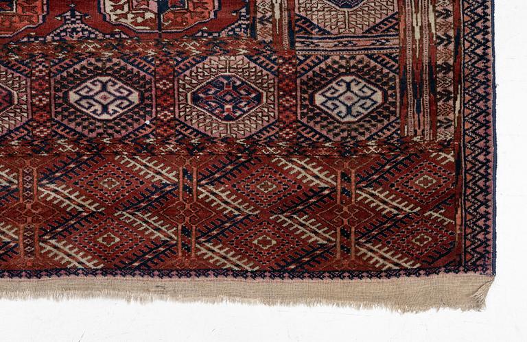Huvudmatta Tekke Turkmen antik ca 328x232 cm.