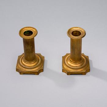 LJUSSTAKAR, ett par, förgylld mässing, Frankrike 1900-talets början.