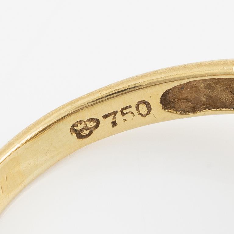 Ring, in the form of a panther, 18K gold with diamonds, sapphires, rubies, and emeralds.