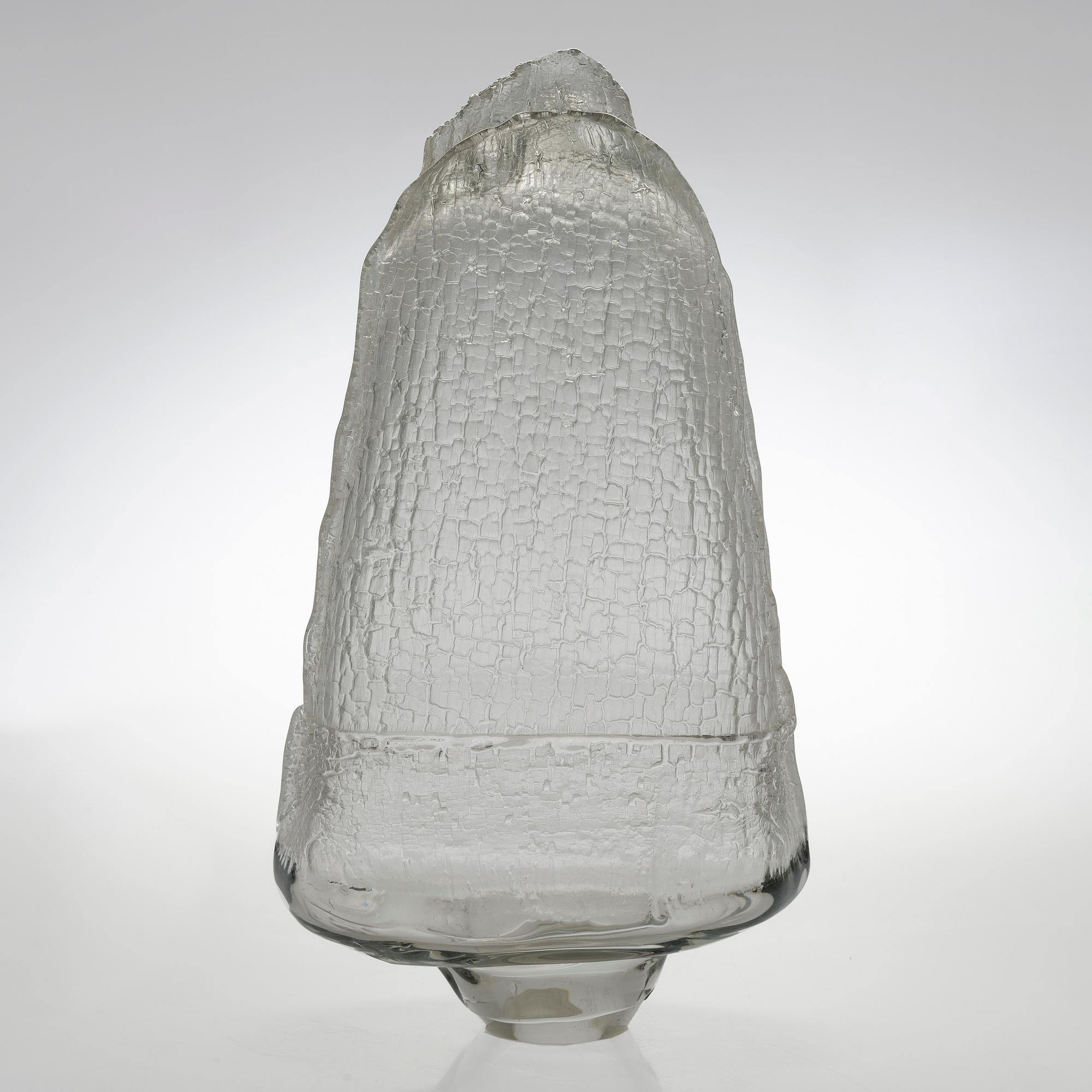 Timo Sarpaneva, a 'Shadows' sculpture from Finlandia series, signed Timo Sarpaneva, Iittala.
