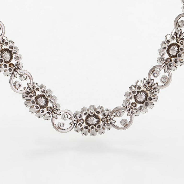 A.Tillander, collier/armband, platina, briljantslipade diamanter totalt ca 6.72 ct och odlade pärlor.