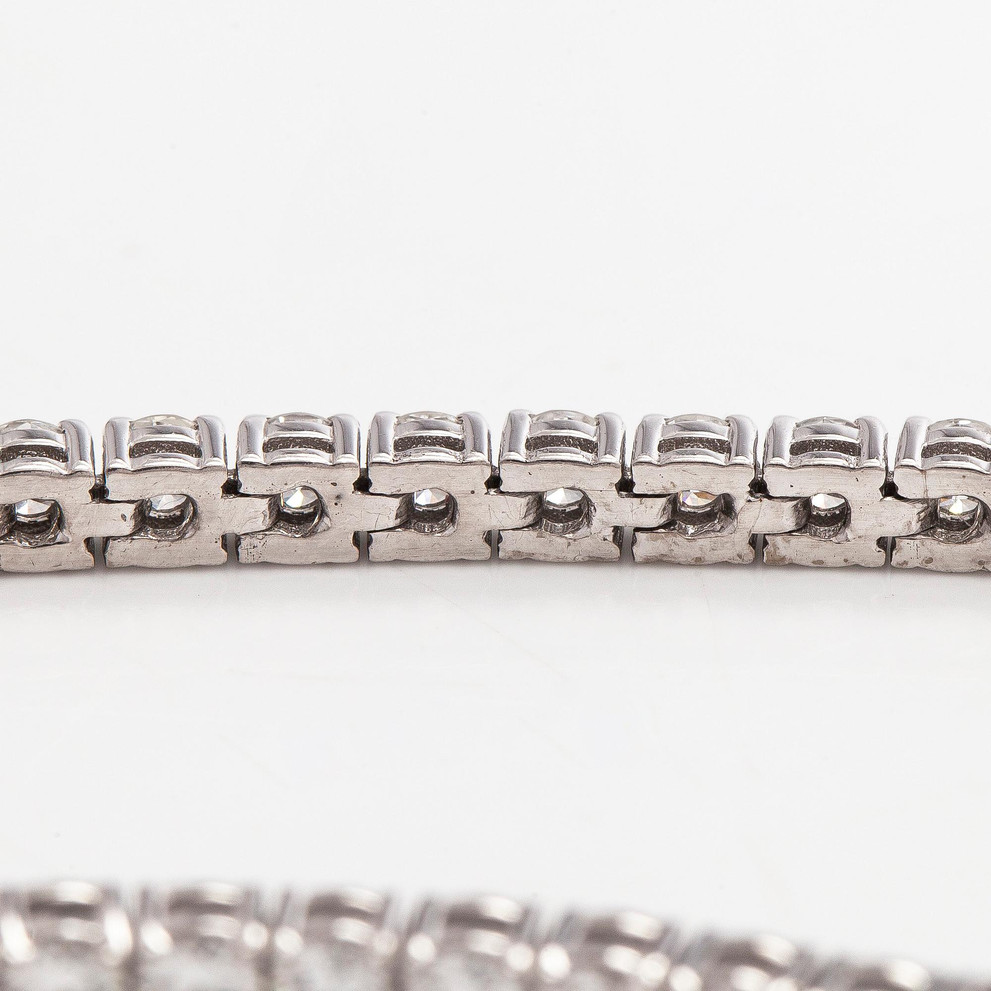 Tennis bracelet, brilliant cut diamonds, 18K white gold.