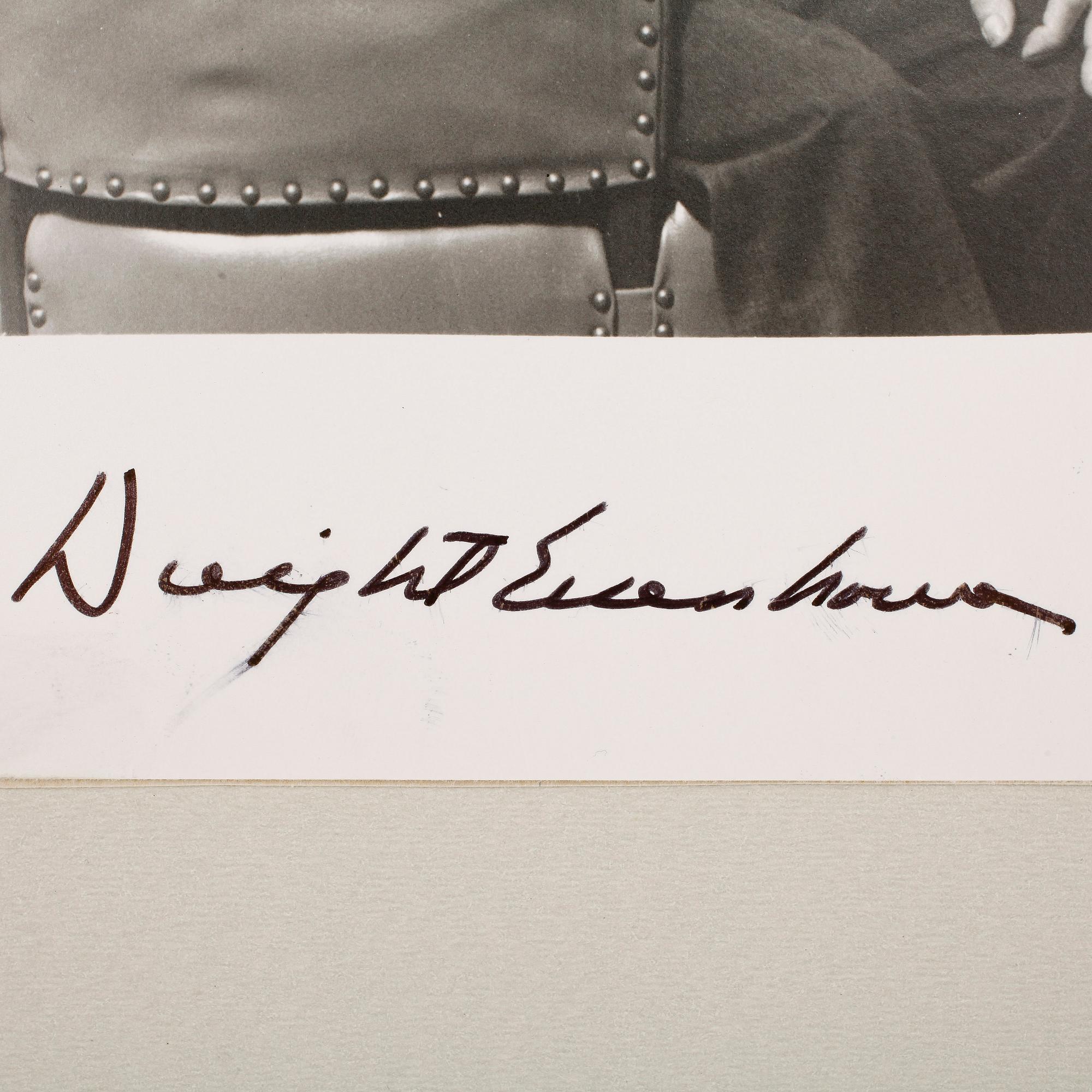 DWIGHT D. EISENHOWER (1890-1969), egenhändigt signerat foto.