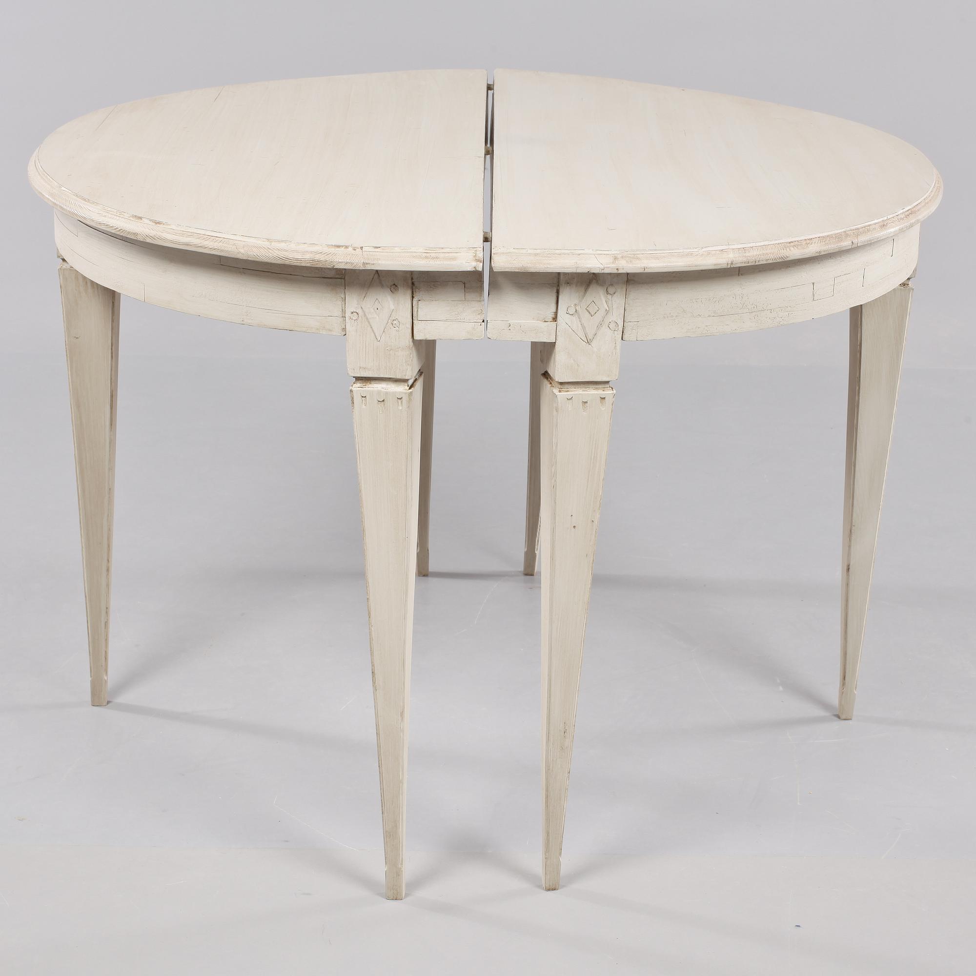 MÅNBORD, ett par, 1800-tal.