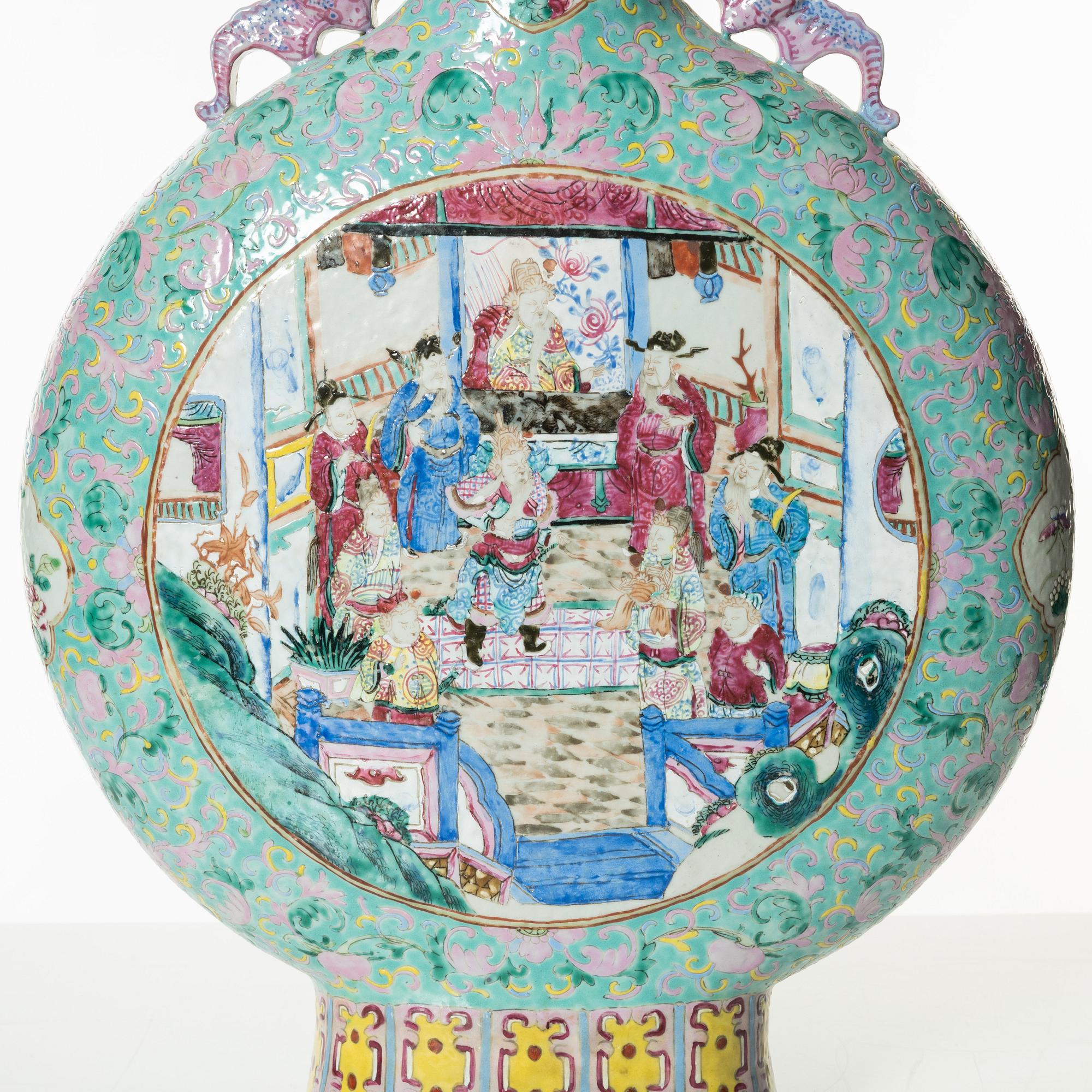 Praktvas, porslin. Qingdynastin, 1800-tal.