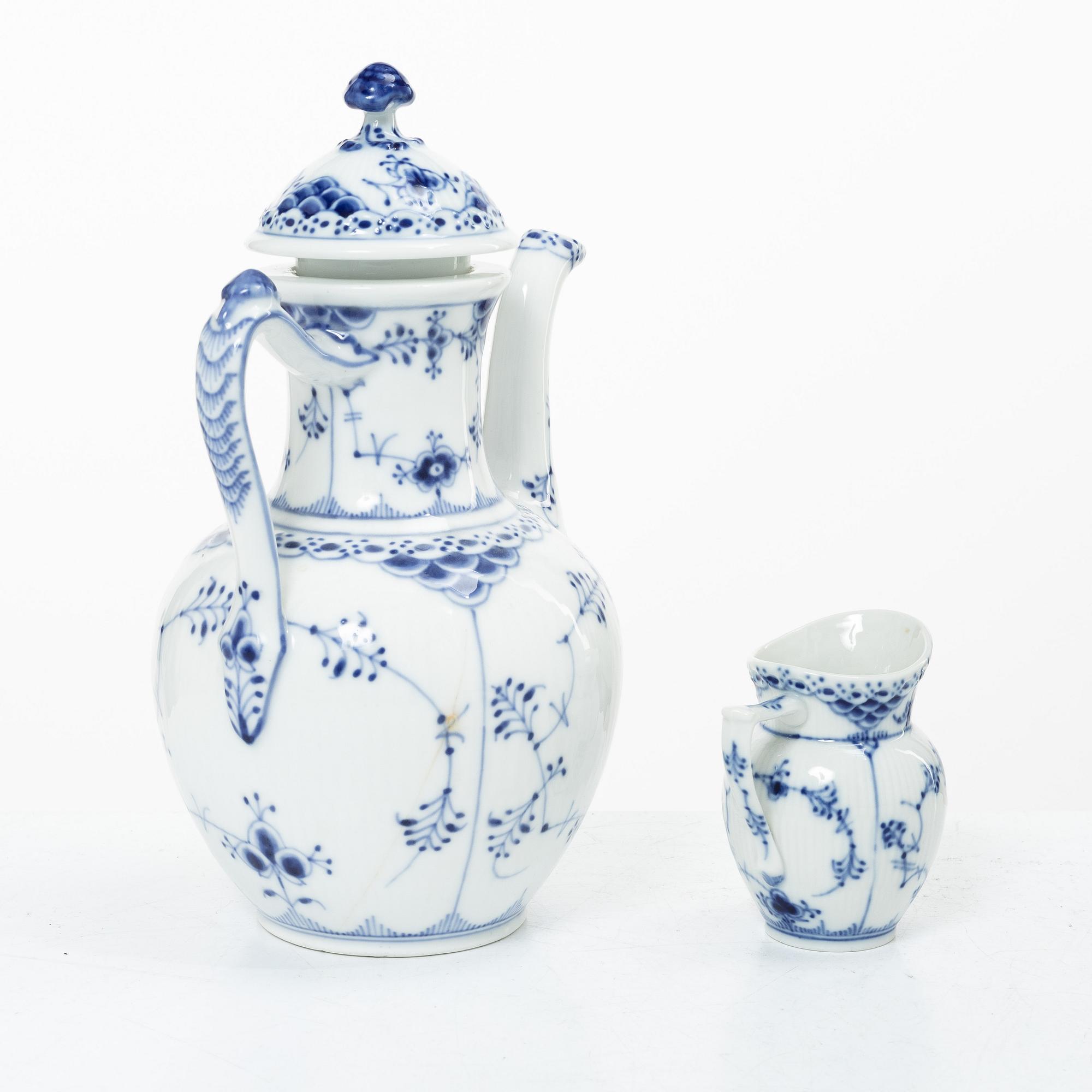 Royal Copenhagen, Service pieces, 16 pcs, Musselmalet, mostly from the second half of the 20th century.
