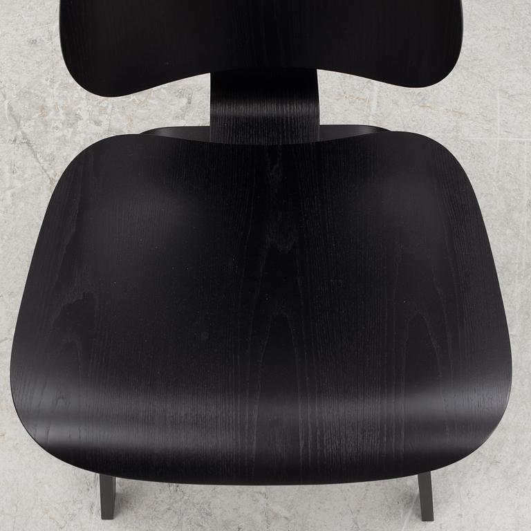 Charles & Ray Eames, a "LCW Lounge" chair, Vitra.