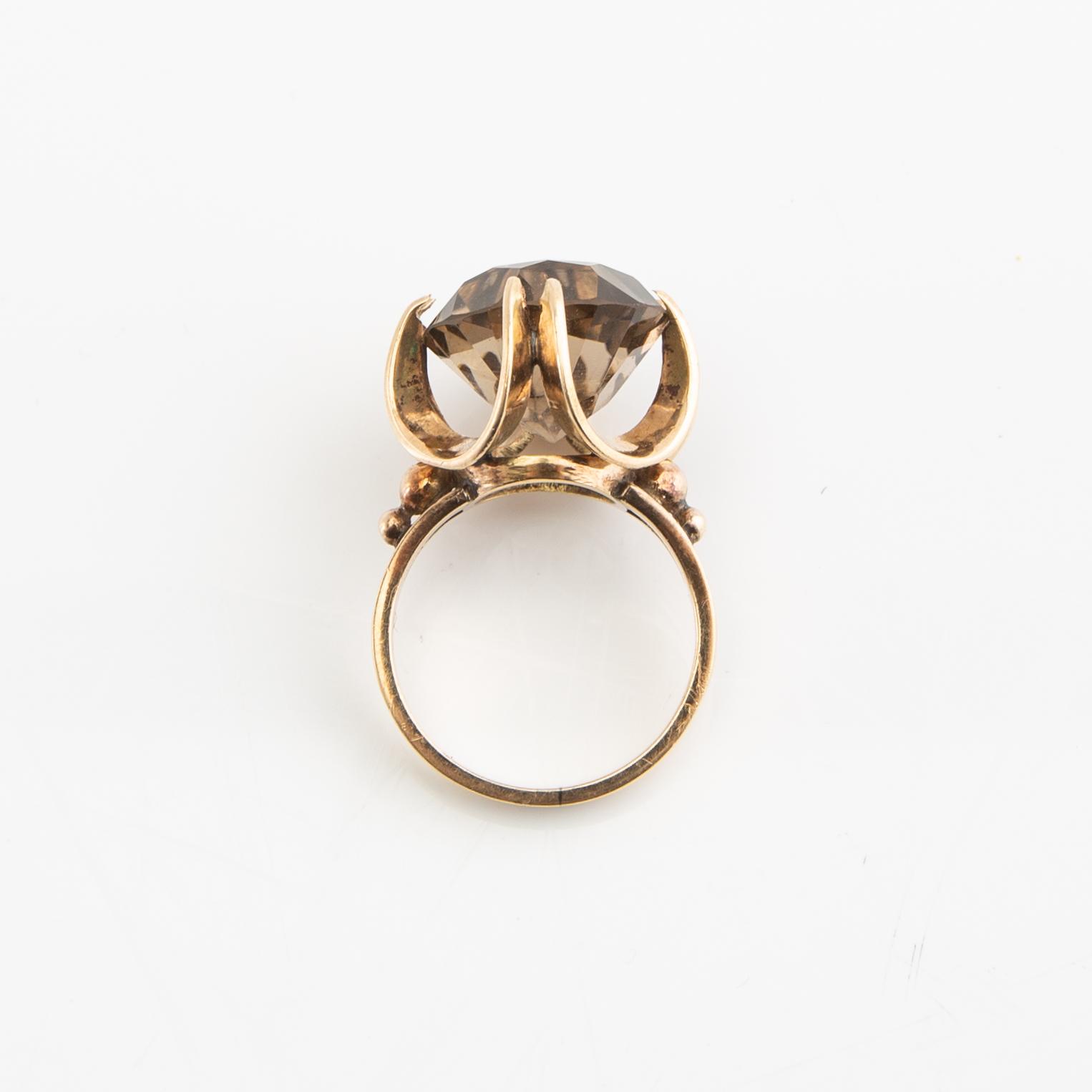 Ring, 18K gold with smoky quartz.