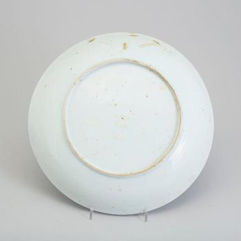 A famille rose export porcelain dish and a pair of plates, Qing dynasty, Qianlong (1736-95).