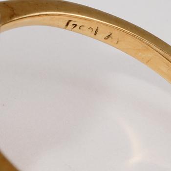 RING, 18k guld med syntetiska färgstenar. Vikt 9 g.