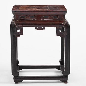 Pall/bord, hardwood. Qingdynastin, 1800-tal.