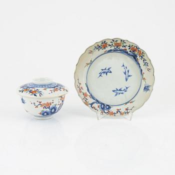 A Japanese imari-verte service, Meiji period (1868-1912). (24 pieces).