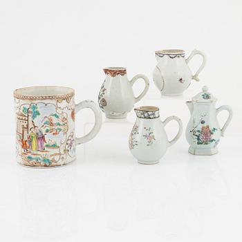 A porcelain mug and four creamers, China, 18th centruy.