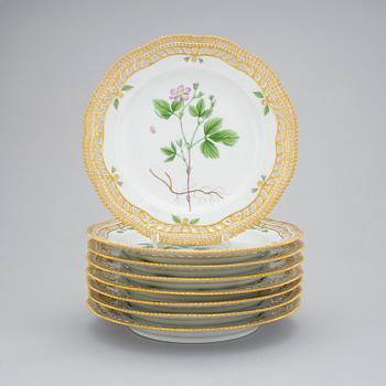 A set of 8 Royal Copenhagen 'Flora Danica' dessert dishes, Denmark, 20th Century.