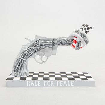 Carl Fredrik Reuterswärd, Non-Violence Project Foundation skulptur 2015.