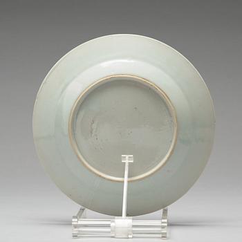 TALLRIKAR, sex stycken, samt FAT, kompaniporslin. Qingdynastin, Qianlong (1736-95).