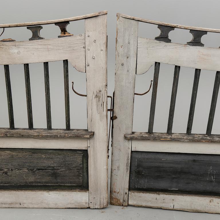 GRINDAR, 2 st, Hälsingland, 1800-talets mitt.