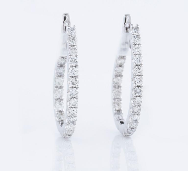 A pair of ca 1.90 cts brilliant cut diamond earrings.