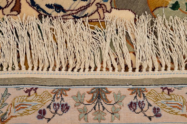 A semi-antique Isfahan rug, central persia,  177 x 108 cm.