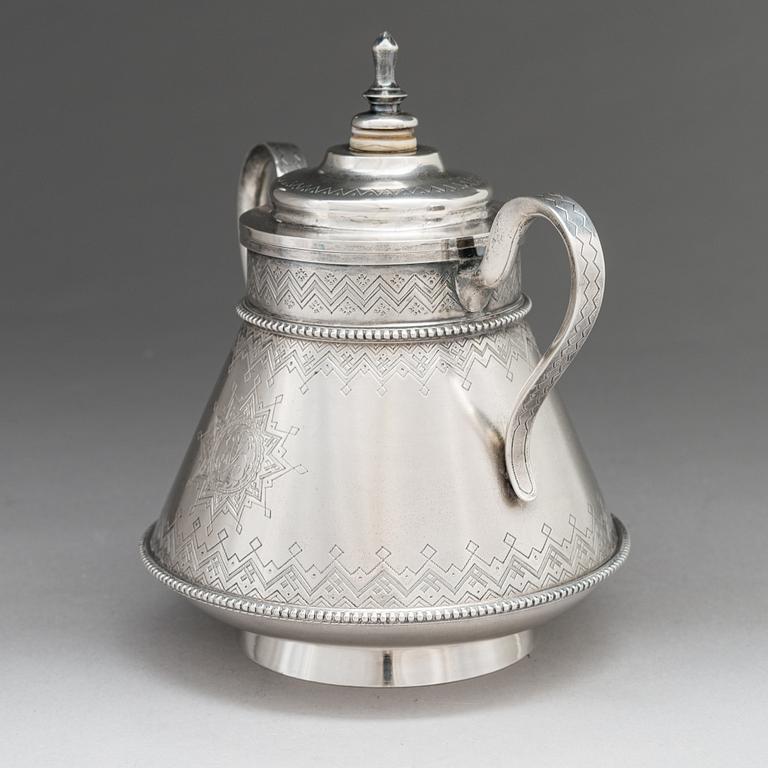A Russian silver sugar bowl, maker's mark of Stefan Wäkevä, Saint Petersburg 1888.