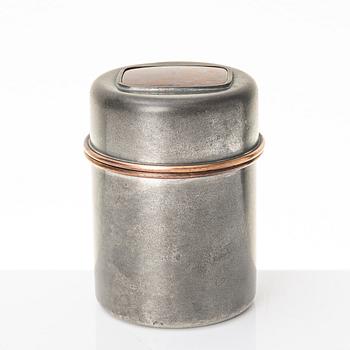 Estrid Ericson, burk med lock, Firma Svenskt Tenn, Stockholm, 1957.