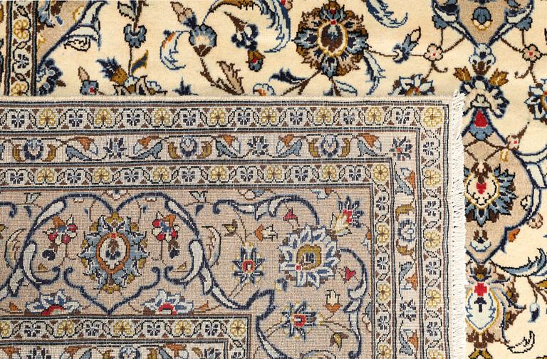 A Keshan carpet, c. 363 x 248 cm.