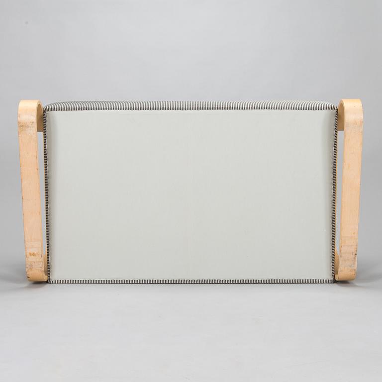 Alvar Aalto, Sohva, malli 544, Artek 2000-luku.