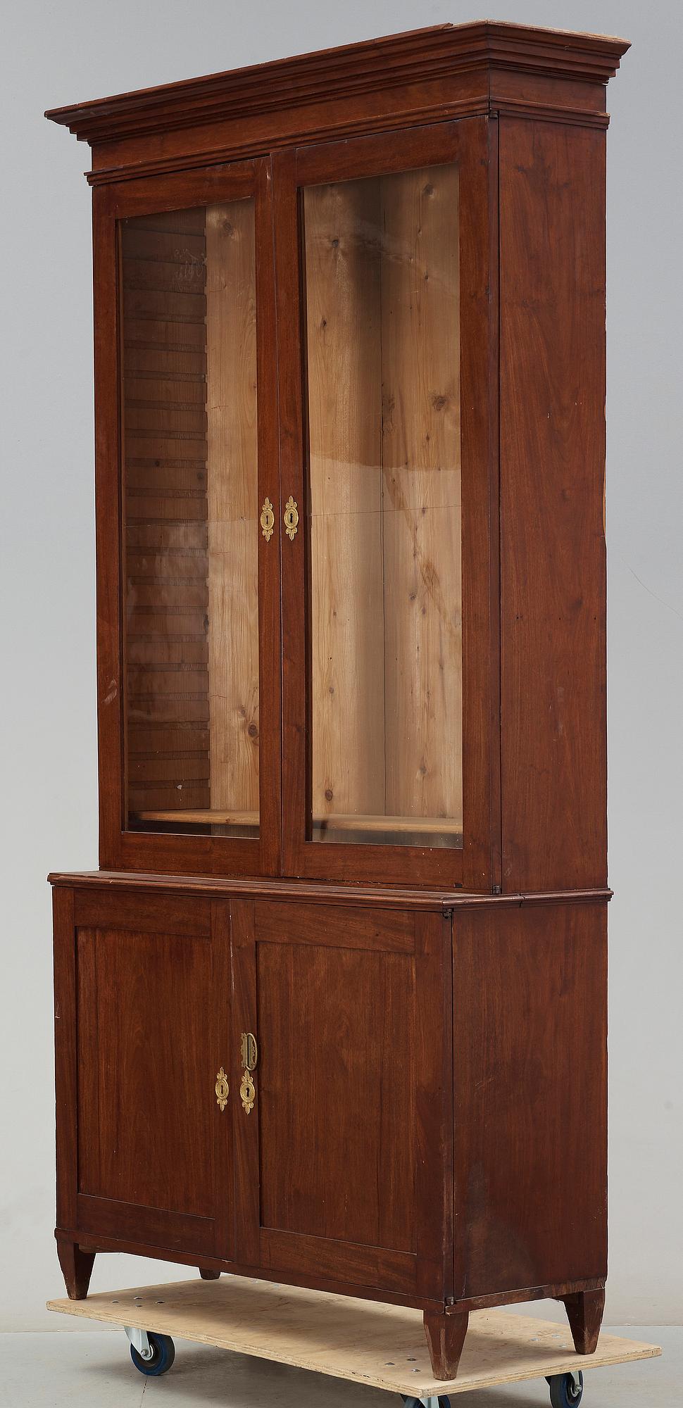 BOKSKÅP. Karl Johan, 1800-talets början.