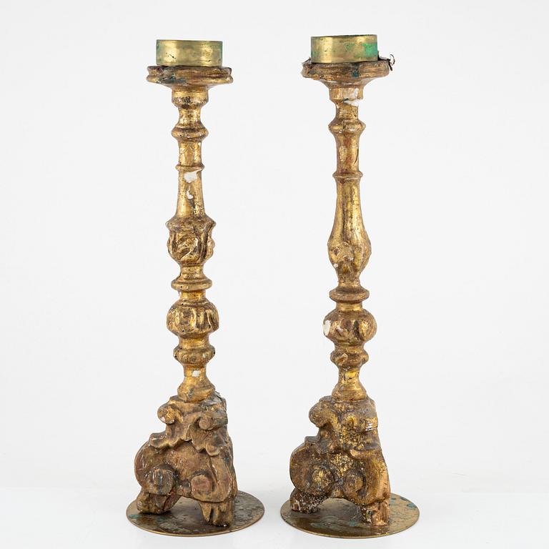 A pair of candlesticks, 18th/19th century.