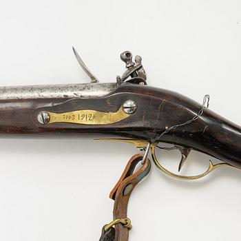 A Swedish flintlock rifle with Brtitish lock.