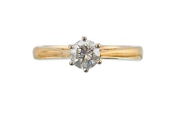 419. A DIAMOND RING 0,57 ct.